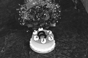 Butterscotch Cake[500g] + 10 Red Roses