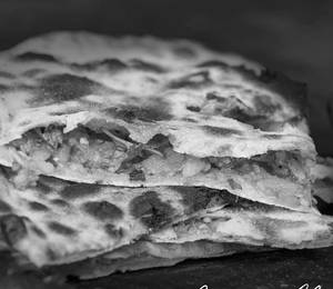 Dhuandaar Stuffed Naan