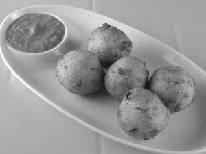 Medhu Bonda [4 Nos]