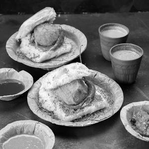 Vada Pav And Chai Combo (serves 2)