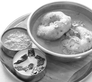 Vada 2 Sambar