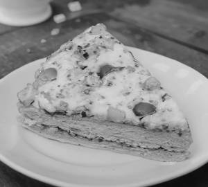 Paneer sandwich pizza