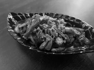 Stir Fry Chicken With Mushroom And Black Pepper Sauce 