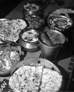 Butter Naan Thali [ Shahi Paneer + Dal Makhni + Dahi + Butter Naan ]