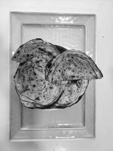 2 Hari Mirch Paratha
