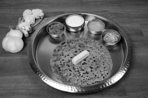 Gobhi Garlic Paratha