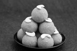 Besan Ke Ladoo