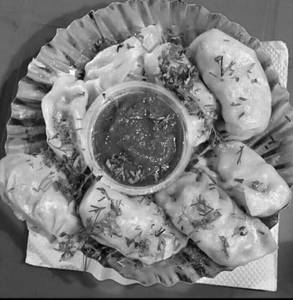 Veg Creamy Momos [6 Pieces]