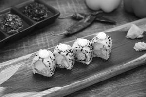 Vegetable California Sushi Roll [4 Pieces]