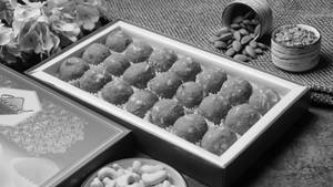 Desi Ghee Besan Laddu