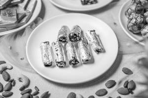 Anjeer Roll
