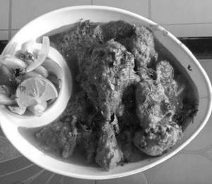 Chicken tangdi kebab gravy