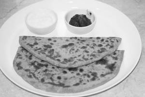 Aloo Paratha With Curd