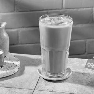 Iced Cafe Con Leche