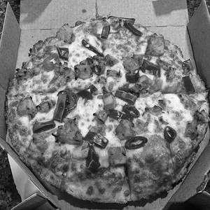 8" Delux Cheesy Peprika Chicken Pizza