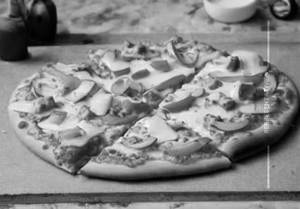 Schezwan Paneer Pizza