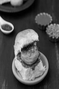 Kolhapuri Tadka Vadapav