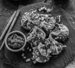 Schezwan Momos [8 Pieces]