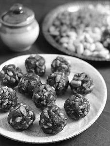 Khajur Laddu