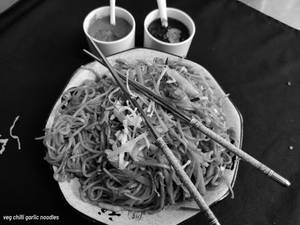 VEG CHILLI GARLIC NOODLES