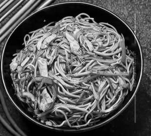 Chilli Garlic Noodles Chicken