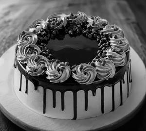 Cream Drop Chocolate Cake
