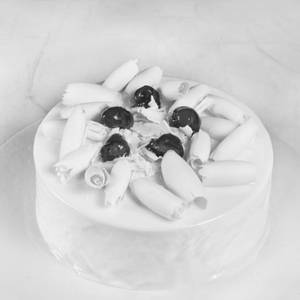 White Forest Eggless Cake