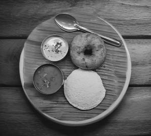 Idli [1 Pcs] with Vada [1 Pcs]