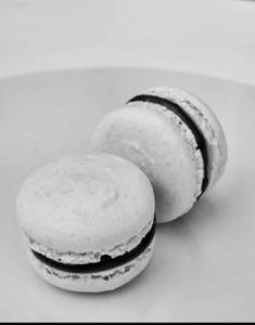 Caramel macaron