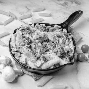 Chicken, Broccoli And Mushroom Cheesy Pasta (500 Ml) - Non Veg
