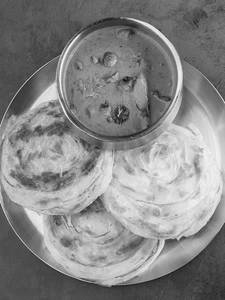 Parotta(3 Pcs) With Mushroom Pepper Masala