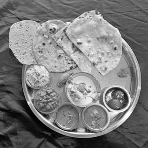 Punjabi Deluxe Thaali (  Serves 2)