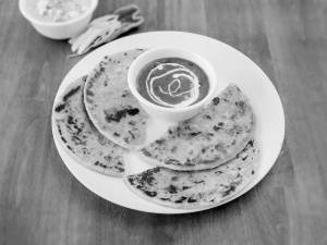 Tawa Aloo Pyaj Pratha