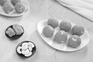 Motichur Laddu (300 Gms)