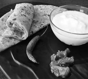 Chatpata Aloo Pyaz Achar Paratha
