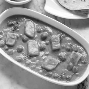 Matar Paneer with[ 4 ]Roti