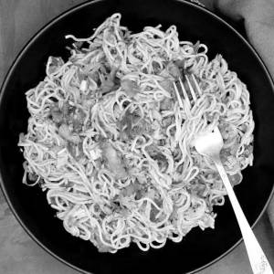 Noodles + manchurian ( 4pcs)+coke or sprite