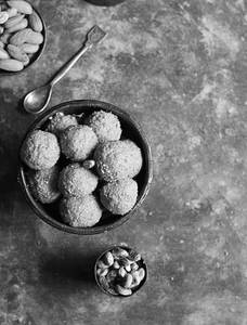 Desi Ghee Goond ladoo 500 g