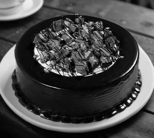 Luscious Kitkat Cake