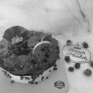 Chocochip Eggless Cake (Half Kg)