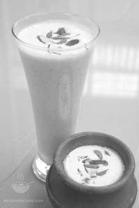 Kesariya Thandai Milkshake