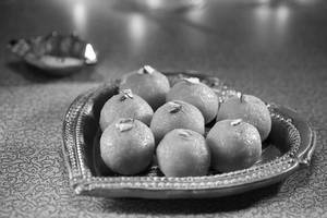 Kesar Motichoor Laddu (1 Kg)