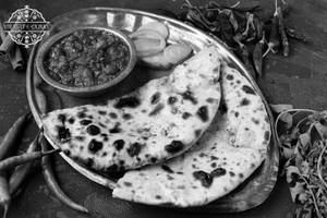 Aloo Cheese Kulcha + Amritsari Chana Masala / Dal Makhani