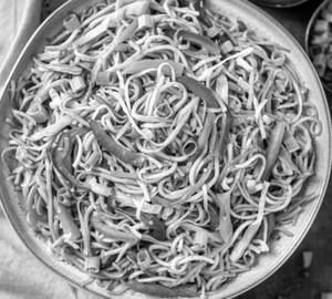 "Veg Hakka Noodles "                     