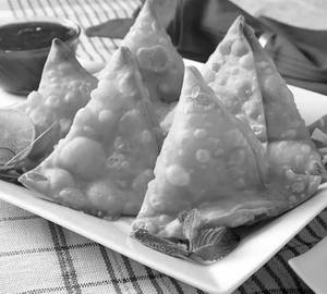 Aloo Samosa [1 Piece] With Chutney