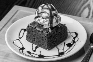 Chocolate Brownie With Ice Cream