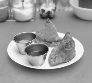 Onion Samosa ( 2 Pieces)