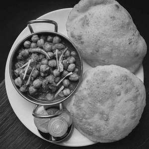 Chole bhature (2 Pcs)