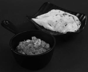 Pindi Cholle With Amritsari Kulcha