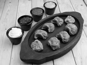 Veg Fried Momos Platter (8 Pieces)